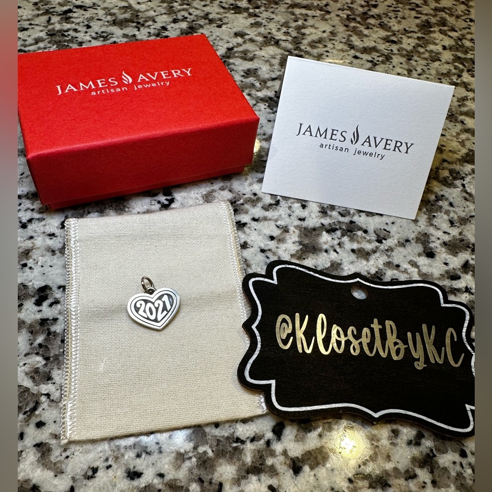 NWT JAMES AVERY 2021 RETIRED HEART CHARM ❤️
